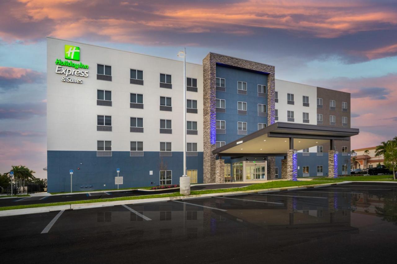Holiday Inn Express & Suites - Fort Myers Airport By Ihg Экстерьер фото