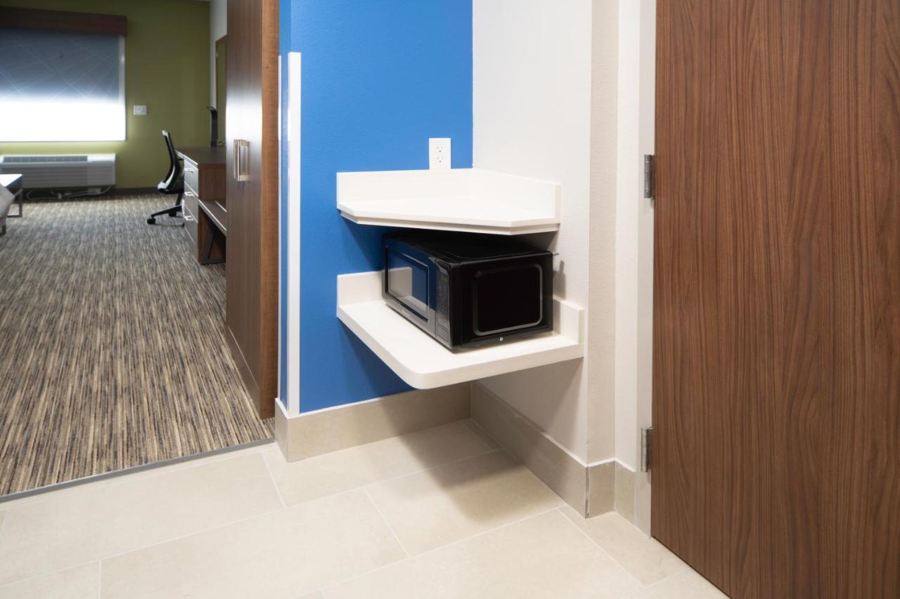 Holiday Inn Express & Suites - Fort Myers Airport By Ihg Экстерьер фото