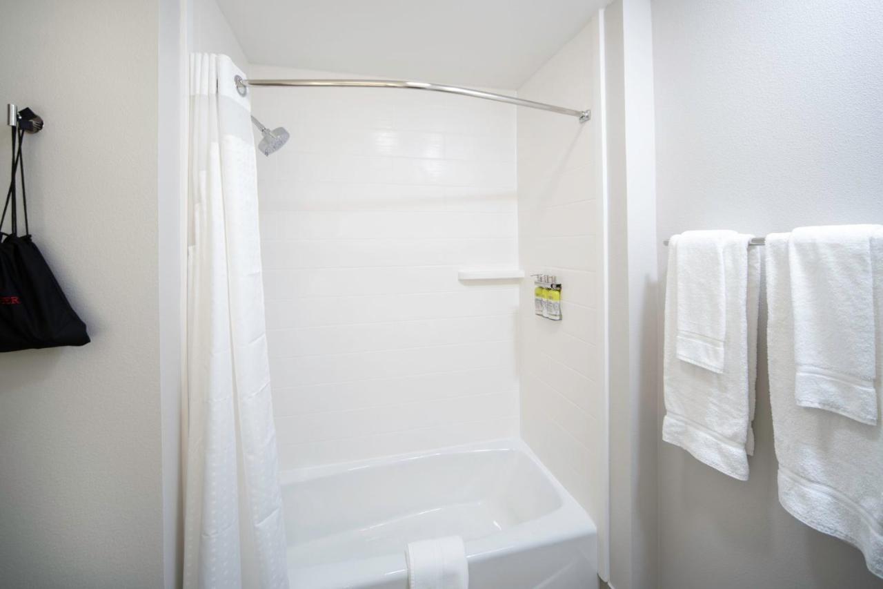 Holiday Inn Express & Suites - Fort Myers Airport By Ihg Экстерьер фото