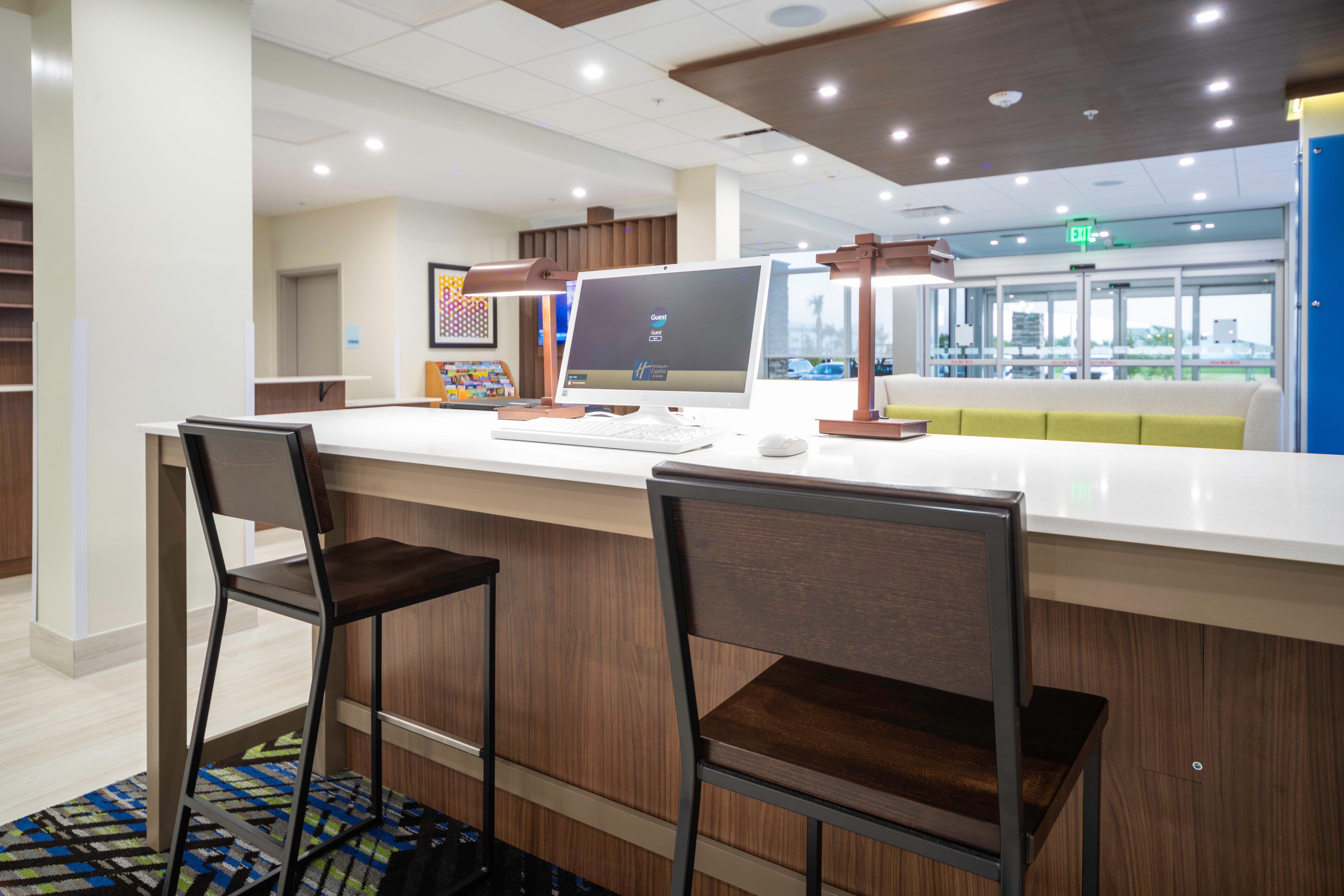 Holiday Inn Express & Suites - Fort Myers Airport By Ihg Экстерьер фото