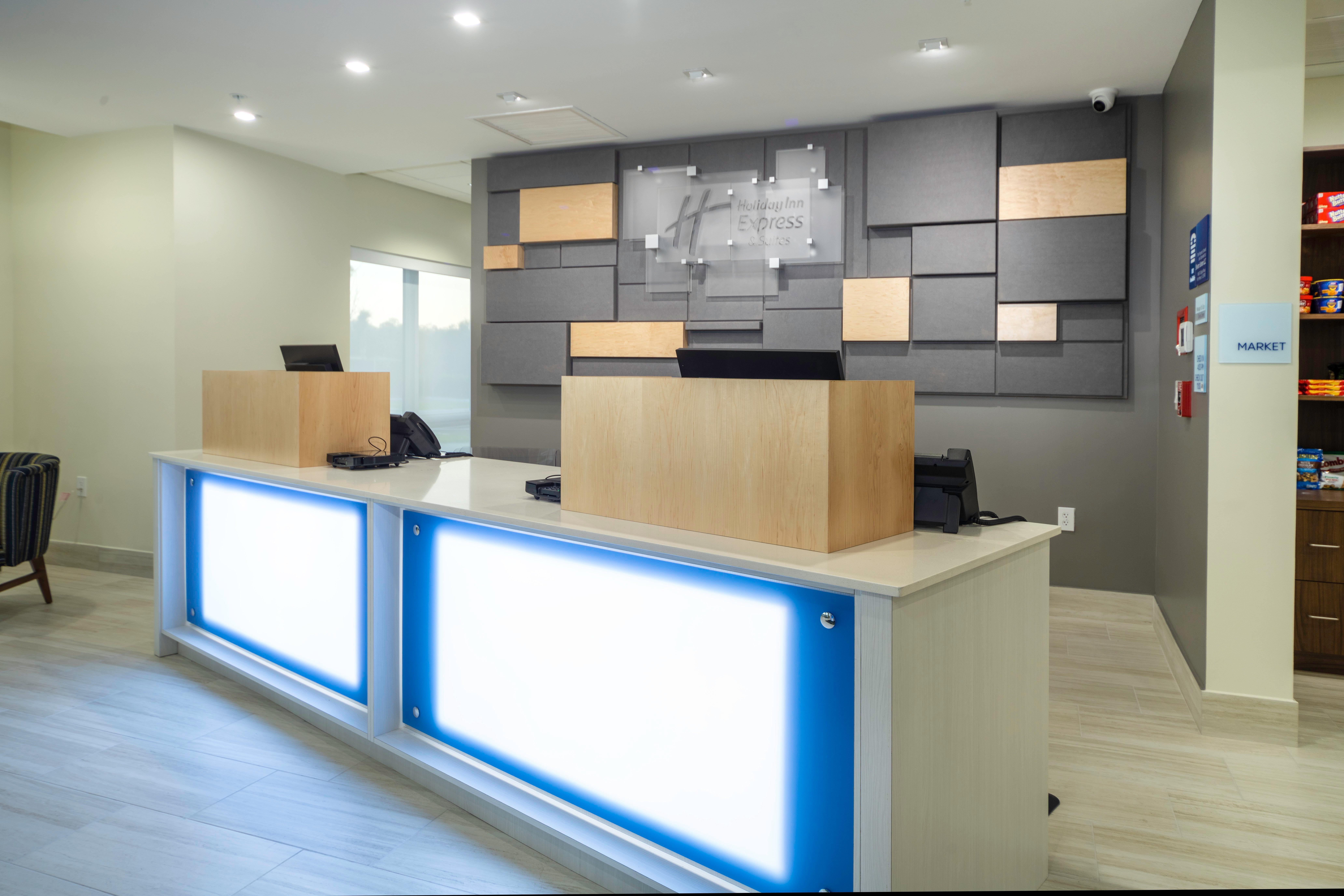 Holiday Inn Express & Suites - Fort Myers Airport By Ihg Экстерьер фото
